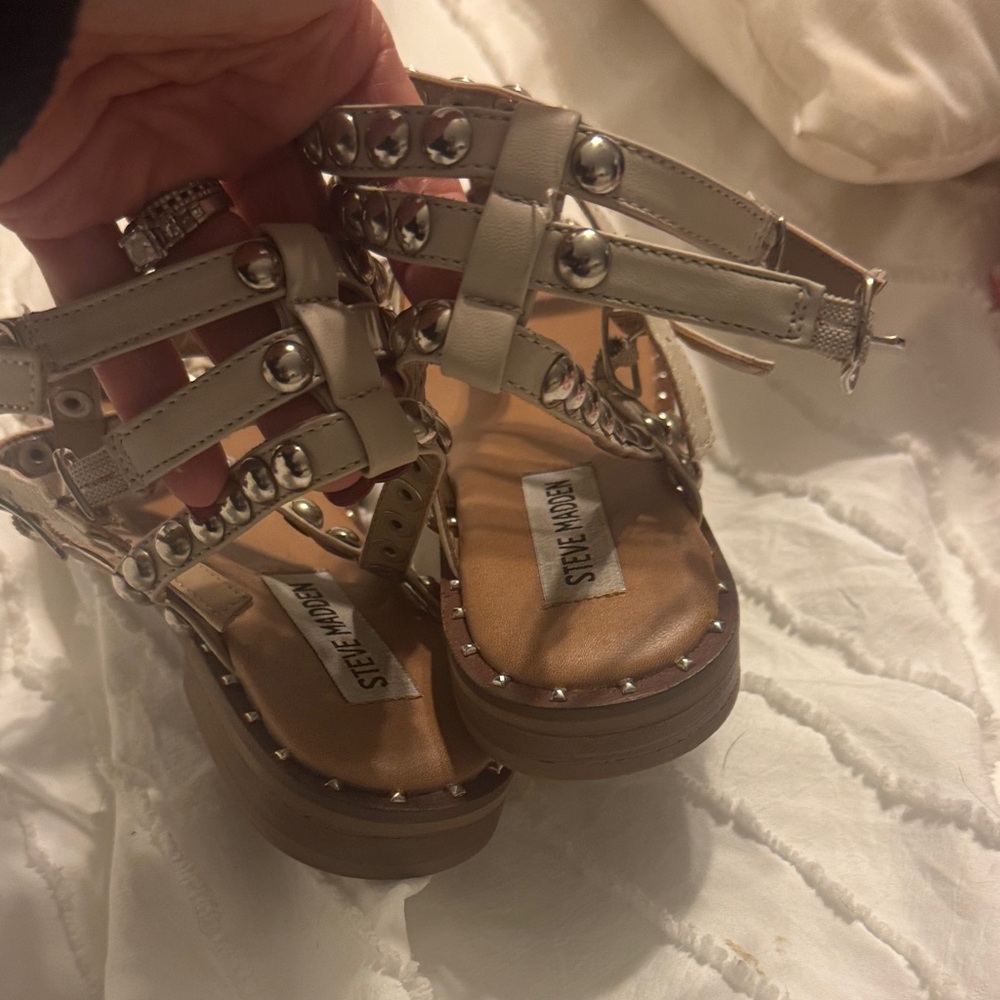 Steve Madden Silver Studded Tan Sandals - Picture 4 of 5